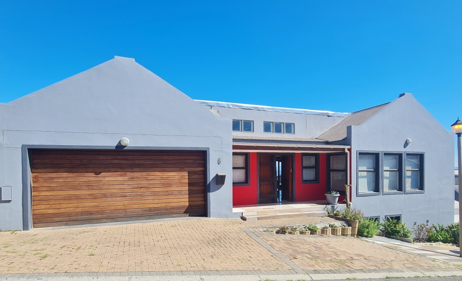 4 Bedroom Property for Sale in Mountainside Western Cape